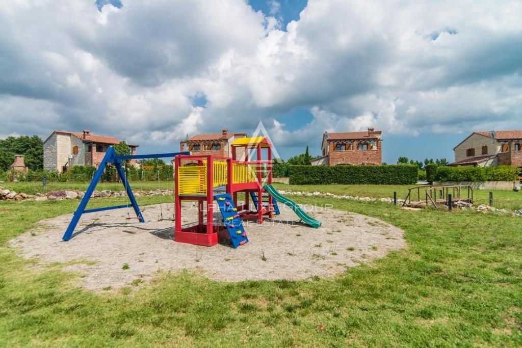 Svetvinčenat, Istra - Elegantna kamnita vila v ekskluzivni skupnosti