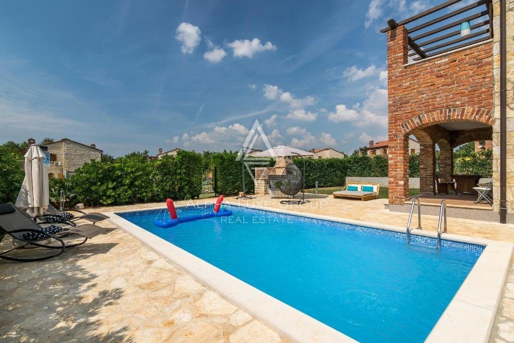 Svetvinčenat, Istra - Elegantna kamnita vila v ekskluzivni skupnosti