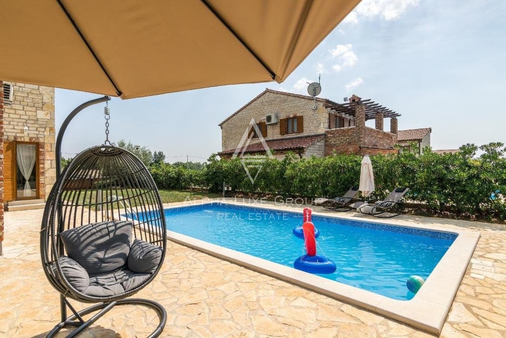 Svetvinčenat, Istra - Elegantna kamnita vila v ekskluzivni skupnosti