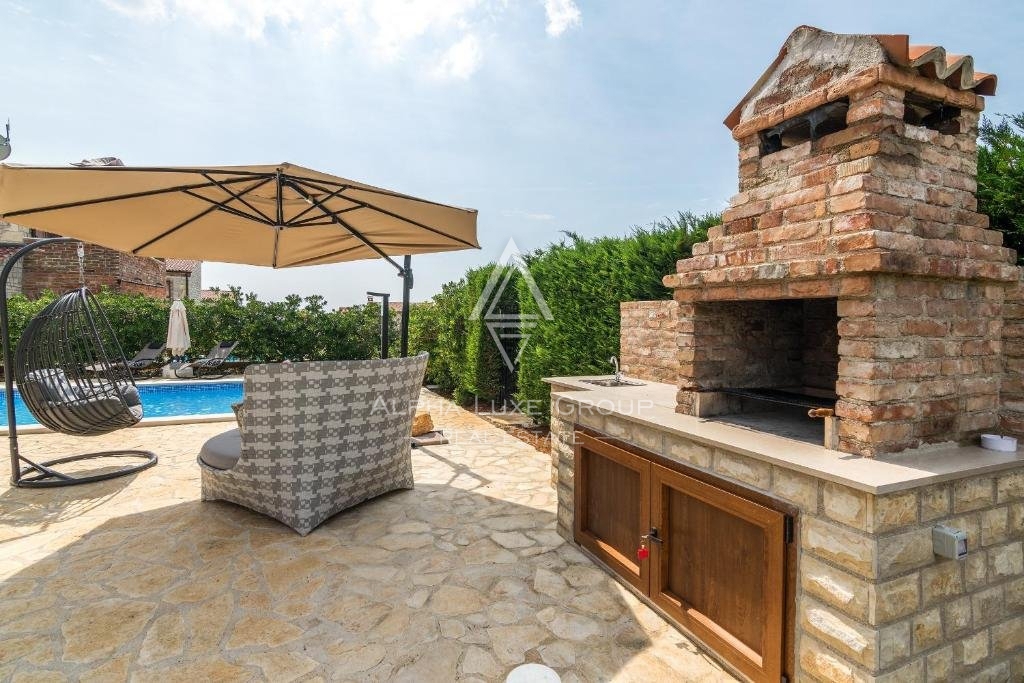 Svetvinčenat, Istra - Elegantna kamnita vila v ekskluzivni skupnosti