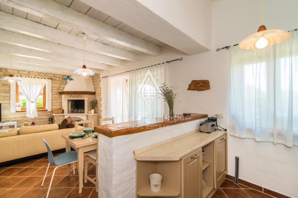 Svetvinčenat, Istra - Elegantna kamnita vila v ekskluzivni skupnosti