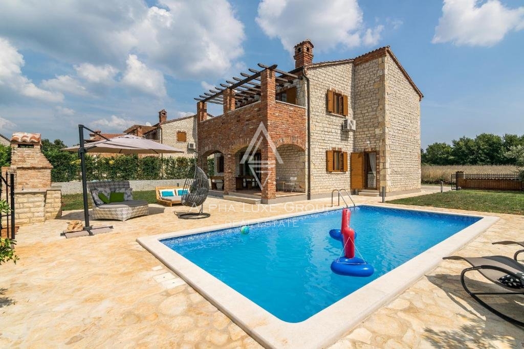 Svetvinčenat, Istra - Elegantna kamnita vila v ekskluzivni skupnosti