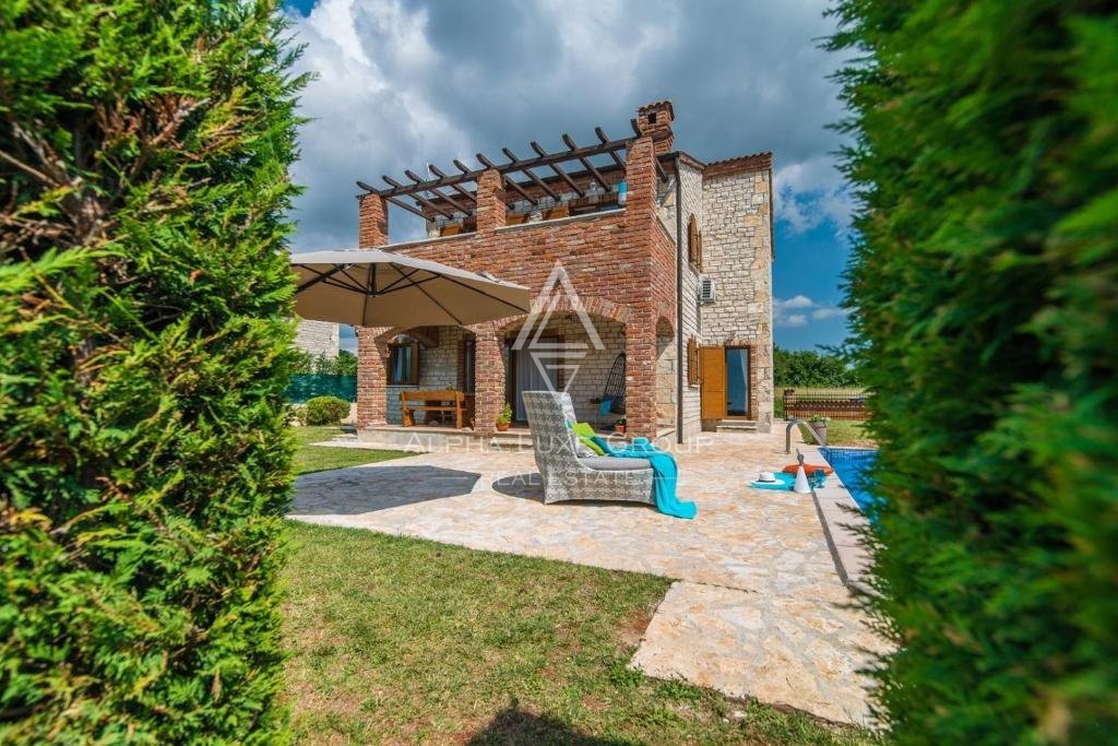 Svetvinčenat, Istra - Elegantna kamnita vila v ekskluzivni skupnosti