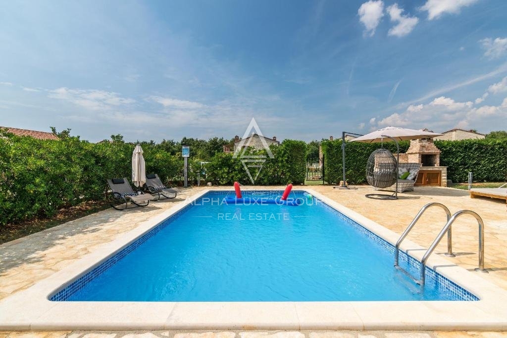 Svetvinčenat, Istra - Elegantna kamnita vila v ekskluzivni skupnosti