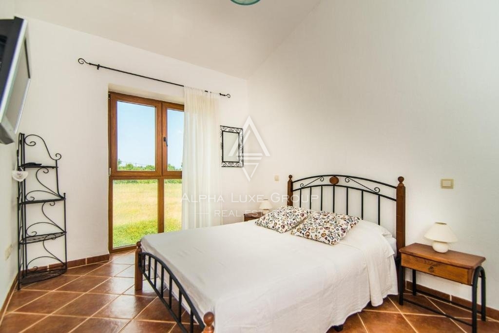 Svetvinčenat, Istra - Elegantna kamnita vila v ekskluzivni skupnosti