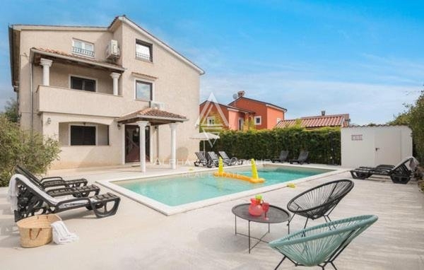 Sodobna vila z bazenom in pogledom na morje v Poreč, Istrija