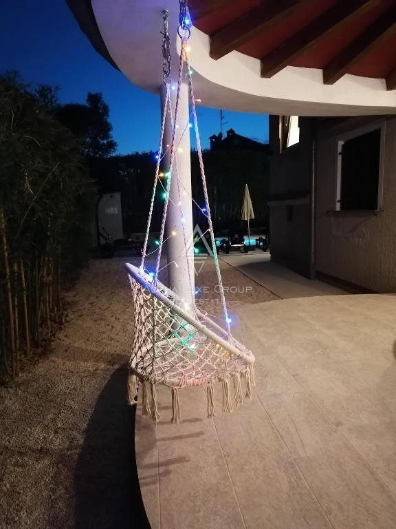 Sodobna vila z bazenom in pogledom na morje v Poreč, Istrija