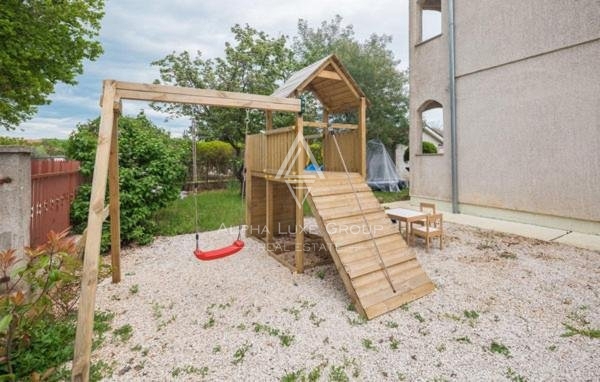 Sodobna vila z bazenom in pogledom na morje v Poreč, Istrija