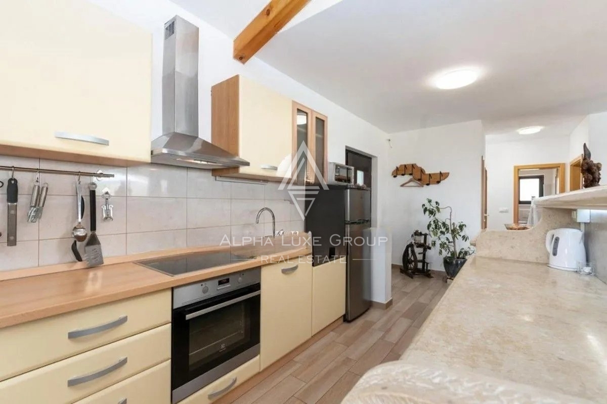 Poreč, Istra: Ekskluzivna vila z panoramskim razgledom naprodaj