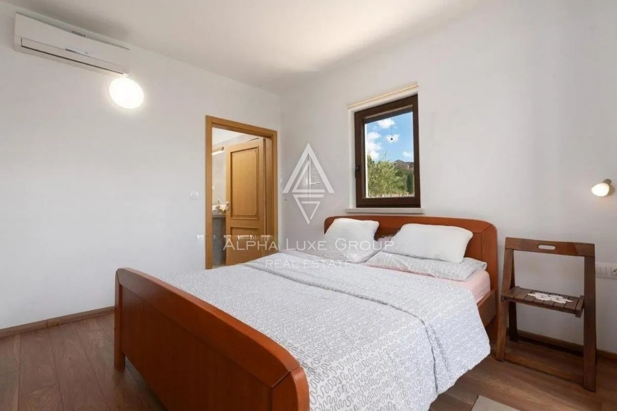 Poreč, Istra: Ekskluzivna vila z panoramskim razgledom naprodaj