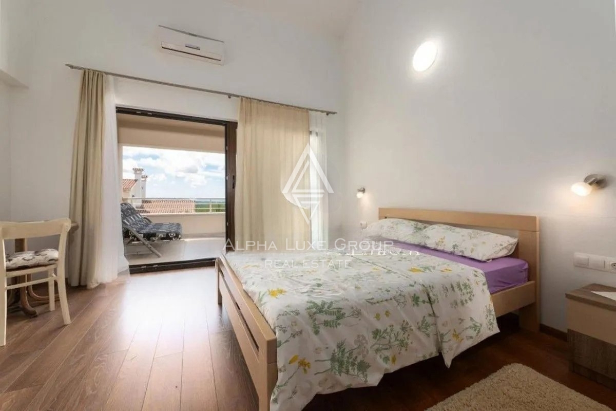 Poreč, Istra: Ekskluzivna vila z panoramskim razgledom naprodaj