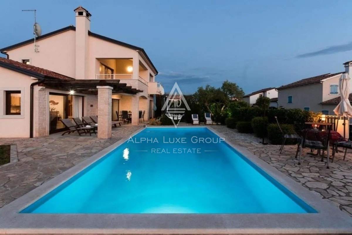 Poreč, Istra: Ekskluzivna vila z panoramskim razgledom naprodaj