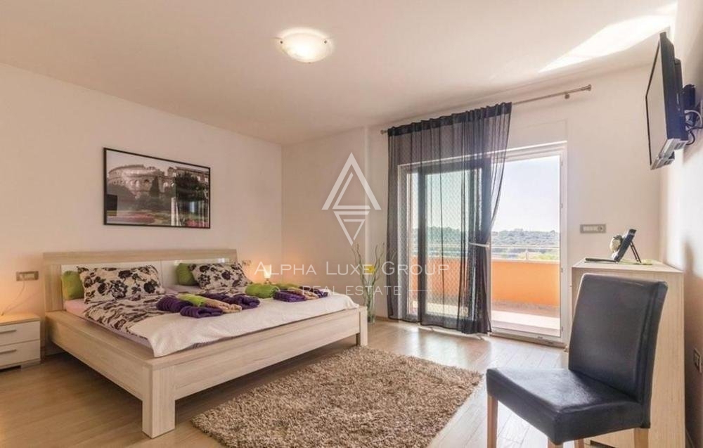 Vila z bazenom v bližini plaže, Istri, Pula