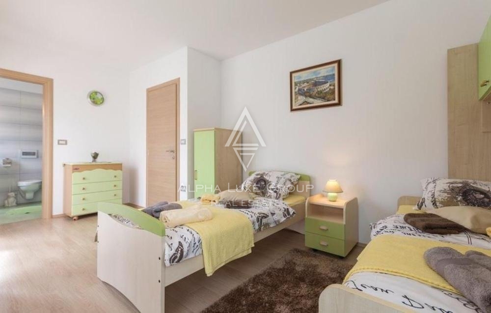 Vila z bazenom v bližini plaže, Istri, Pula