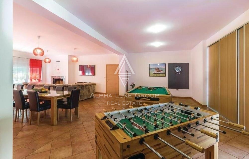 Vila z bazenom v bližini plaže, Istri, Pula
