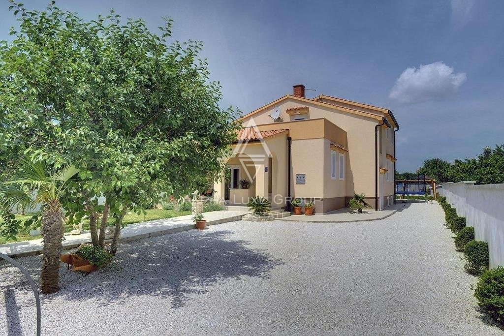 Hiša s pravljičnim vrtom in bazenom v bližini morja, Istra, Medullin