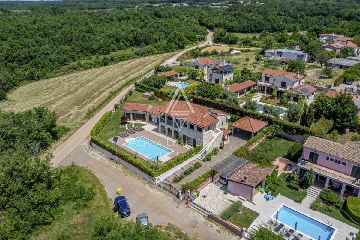 Čudovita kamnita vila z bazenom in urejenim pogledom, Istra, Poreč