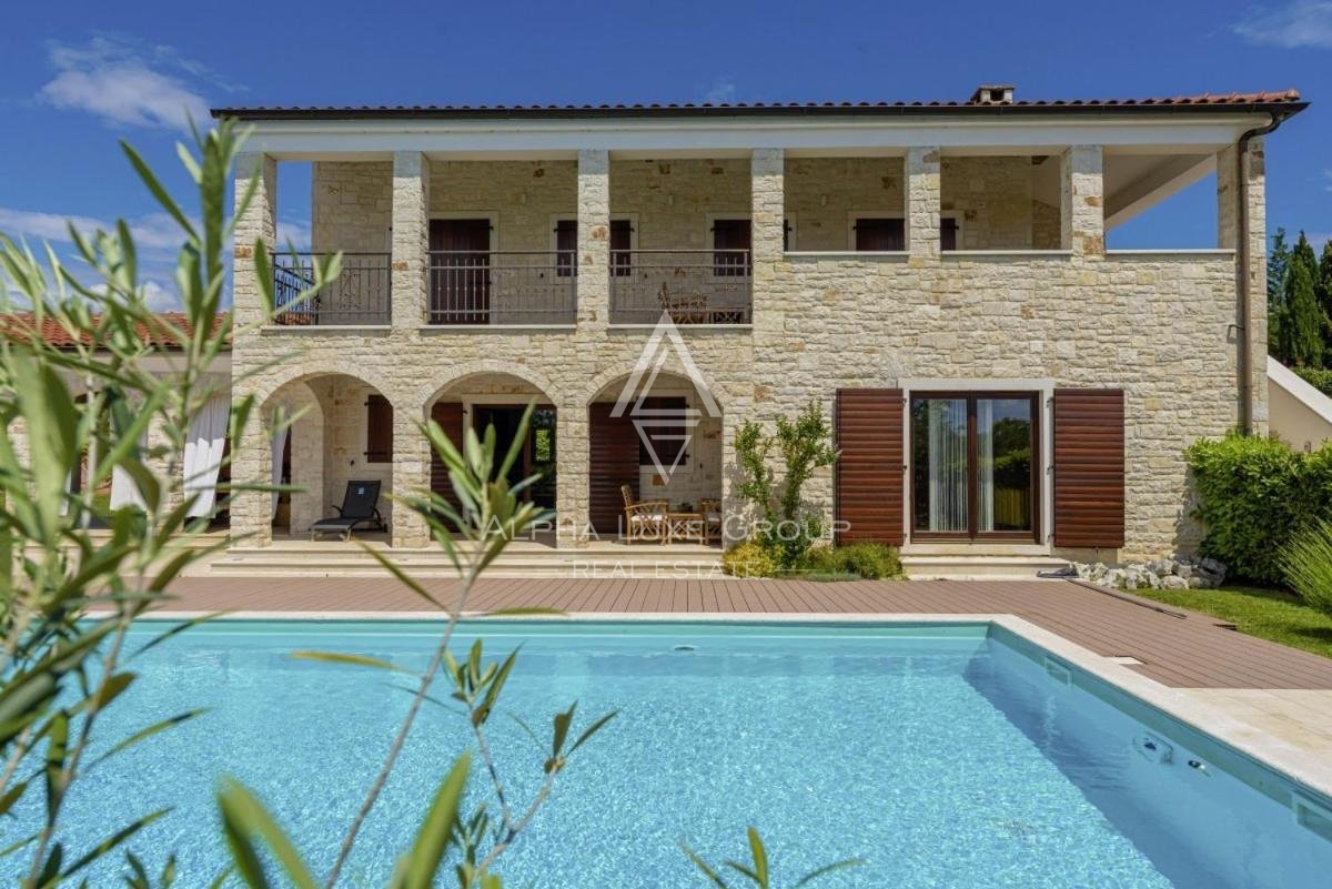 Čudovita kamnita vila z bazenom in urejenim pogledom, Istra, Poreč