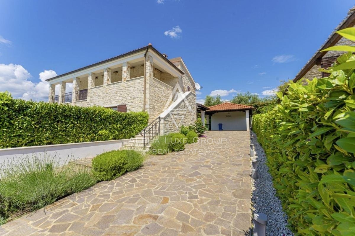 Čudovita kamnita vila z bazenom in urejenim pogledom, Istra, Poreč