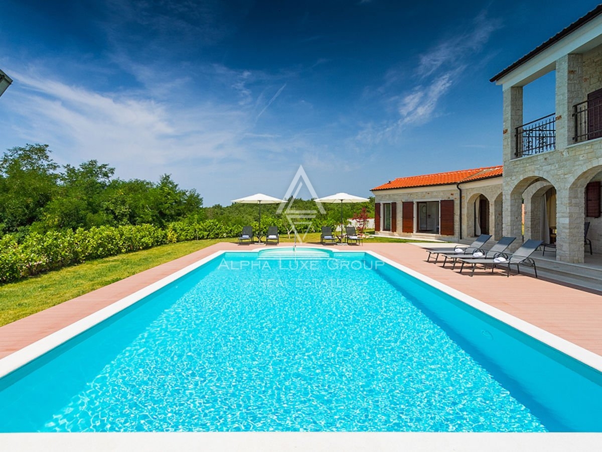 Čudovita kamnita vila z bazenom in urejenim pogledom, Istra, Poreč