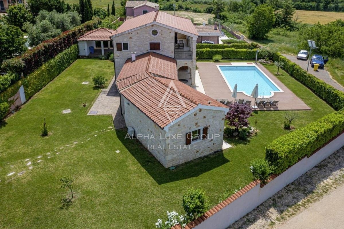 Čudovita kamnita vila z bazenom in urejenim pogledom, Istra, Poreč