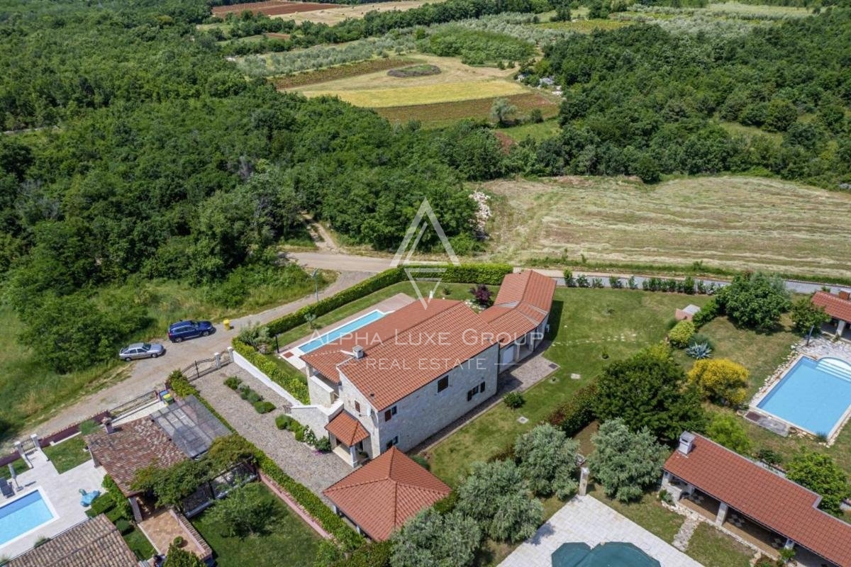 Čudovita kamnita vila z bazenom in urejenim pogledom, Istra, Poreč