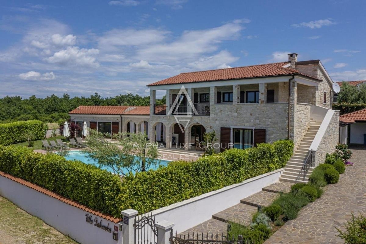 Čudovita kamnita vila z bazenom in urejenim pogledom, Istra, Poreč