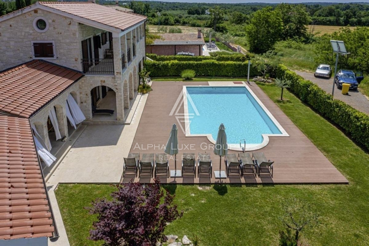 Čudovita kamnita vila z bazenom in urejenim pogledom, Istra, Poreč