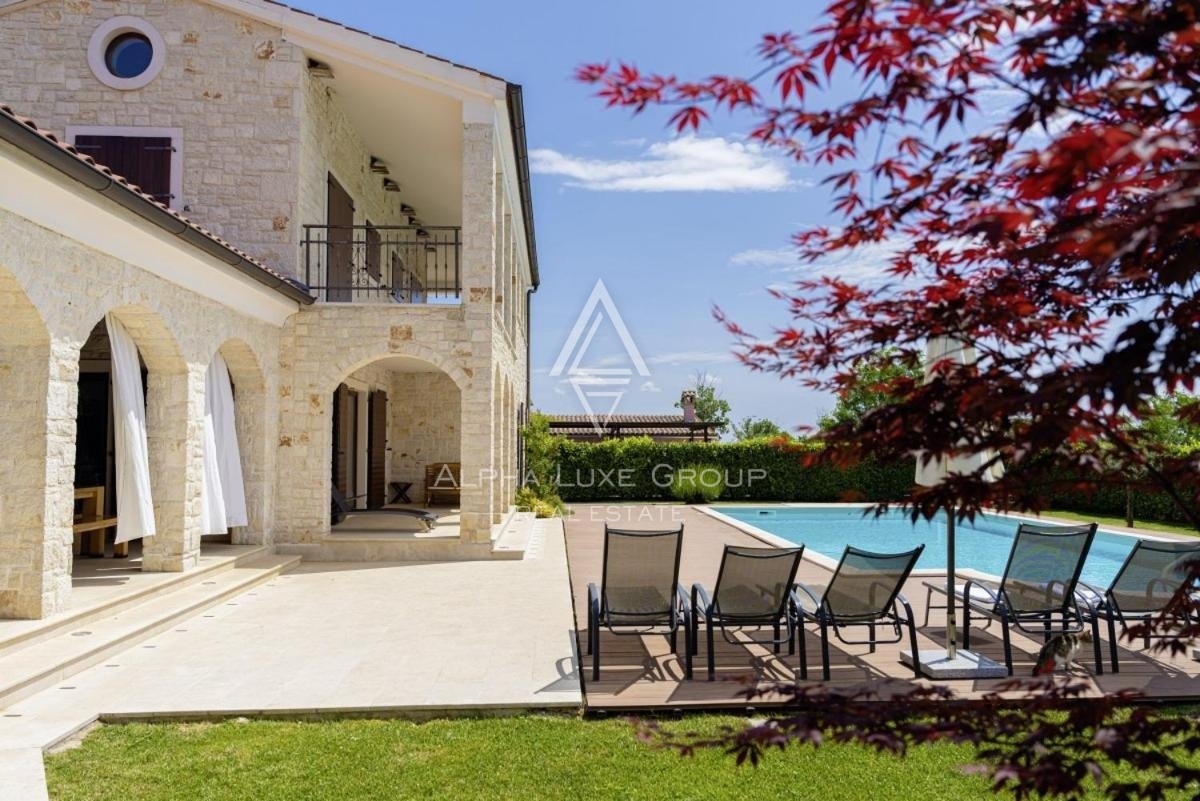 Čudovita kamnita vila z bazenom in urejenim pogledom, Istra, Poreč