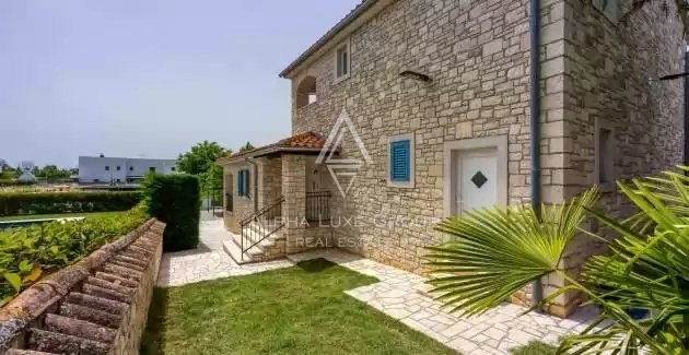 Istra, Poreč: Očarljiva kamnita hiša z bazenom na prodaj