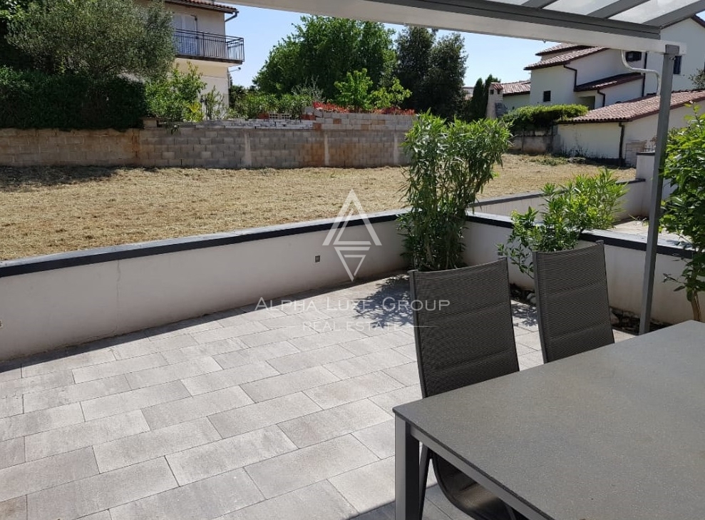 Poreč, Istra – Razkošno stanovanje z bazenom blizu morja