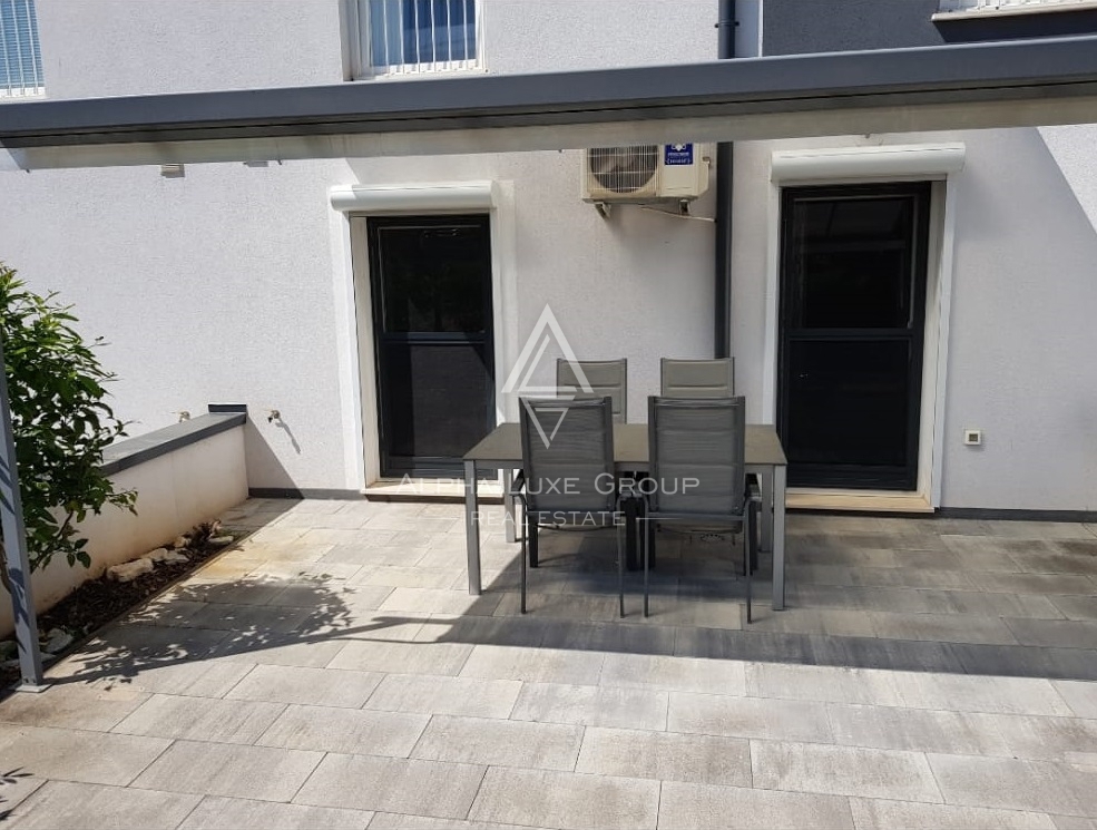 Poreč, Istra – Razkošno stanovanje z bazenom blizu morja