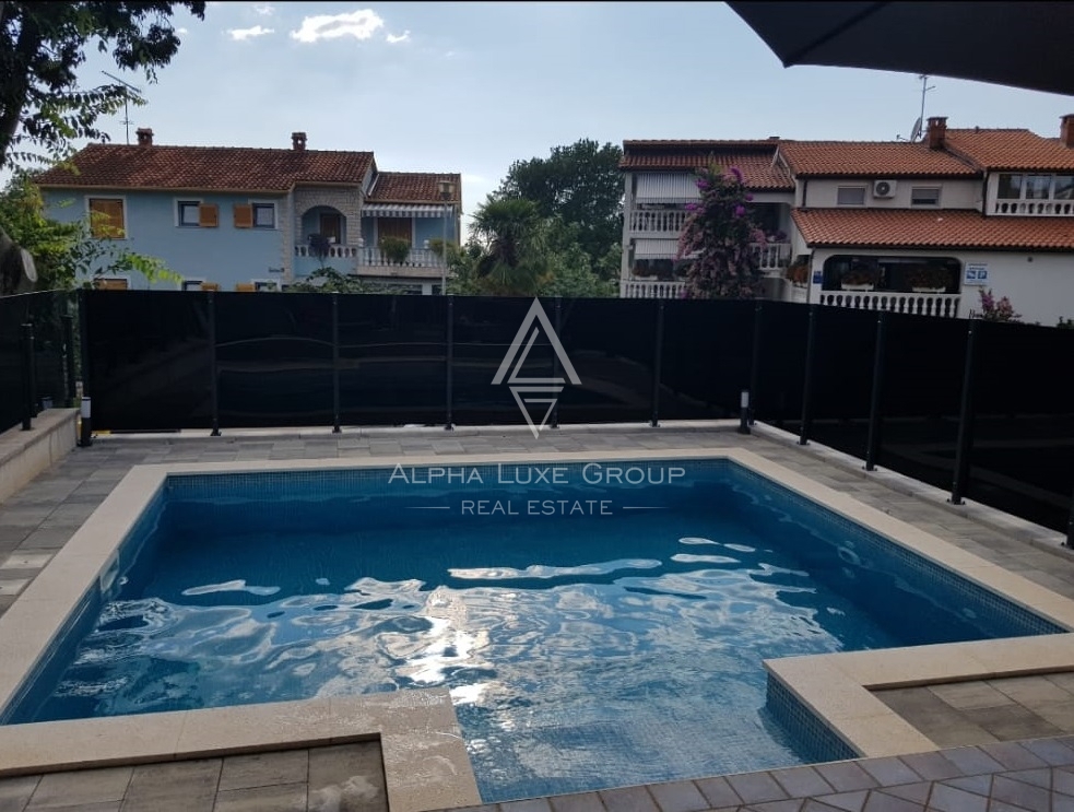 Poreč, Istra – Razkošno stanovanje z bazenom blizu morja