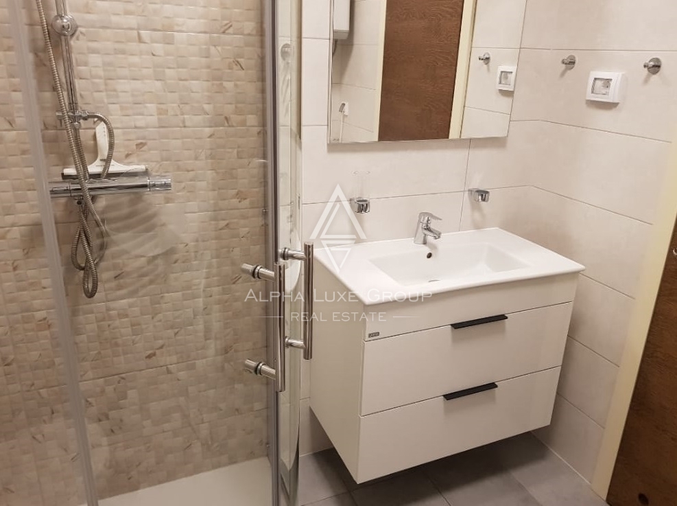 Poreč, Istra – Razkošno stanovanje z bazenom blizu morja