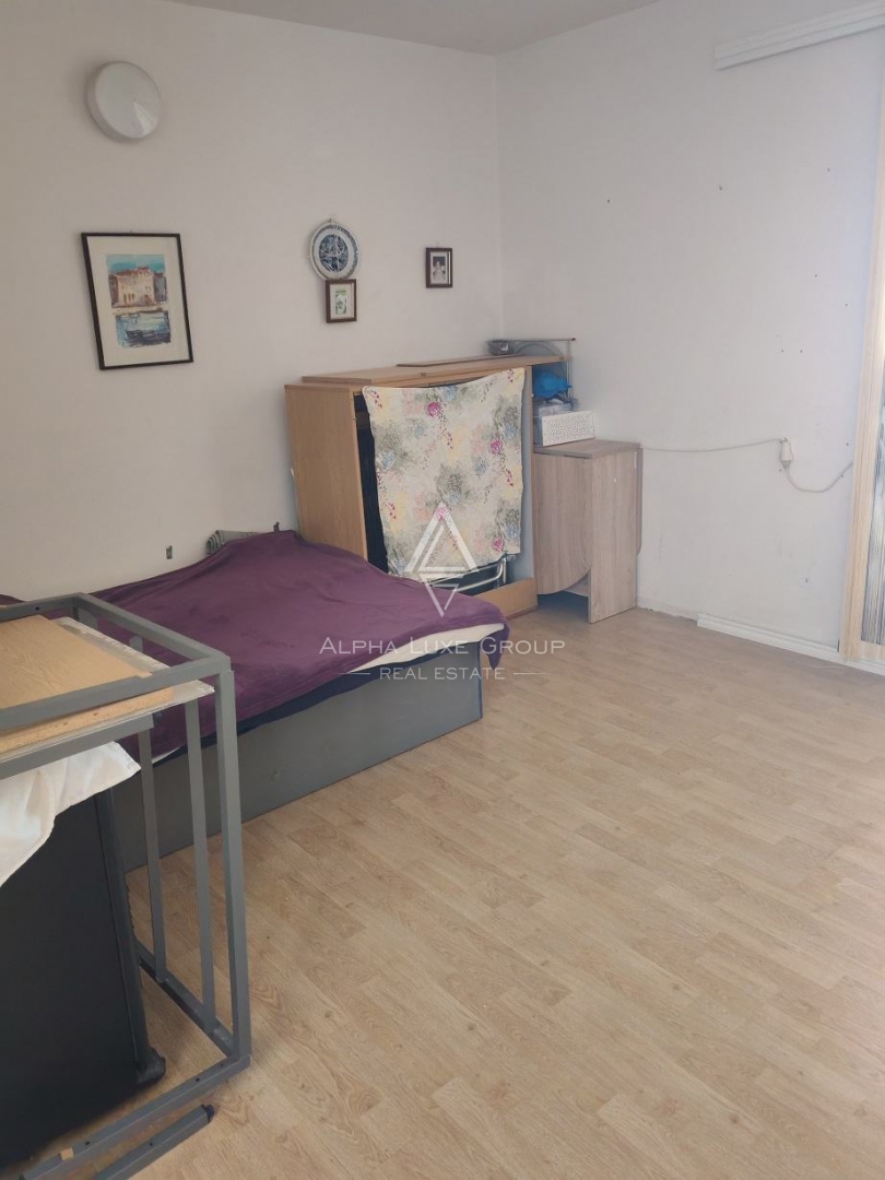 Novigrad, Istra – Opremljeno stanovanje, vrt blizu plaže