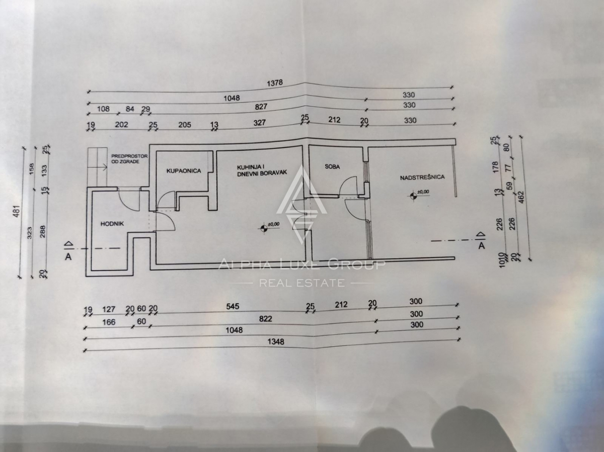 Novigrad, Istra – Opremljeno stanovanje, vrt blizu plaže