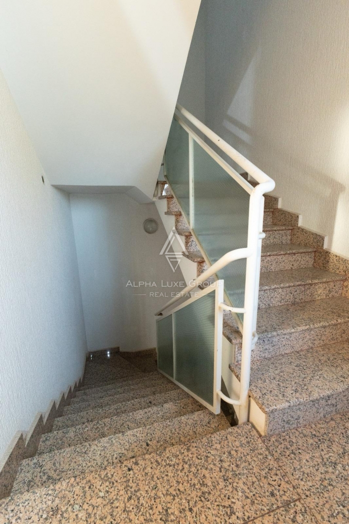 Pula, Istra: Prostorno opremljeno stanovanje naprodaj