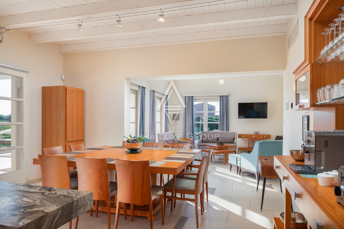 Istra, Svetvinčenat: Elegantna vila z bazenom in vrtom