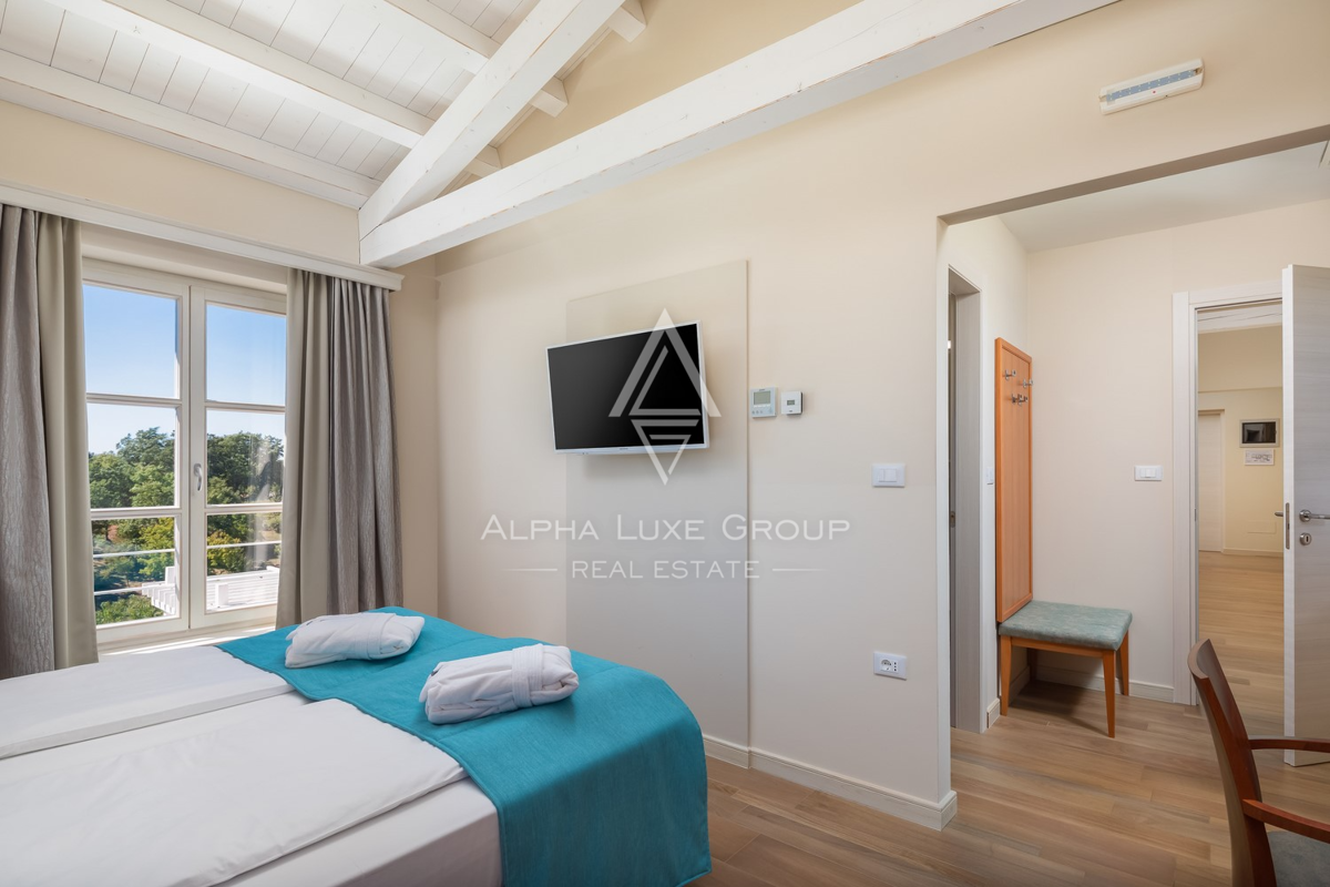 Istra, Svetvinčenat: Elegantna vila z bazenom in vrtom