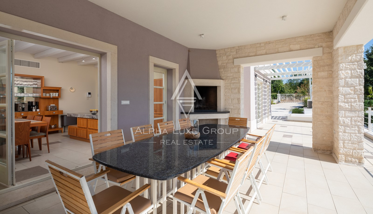 Istra, Svetvinčenat: Elegantna vila z bazenom in vrtom