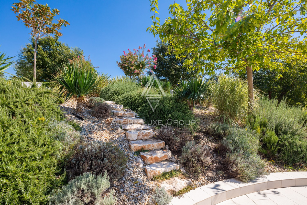 Istra, Svetvinčenat: Elegantna vila z bazenom in vrtom