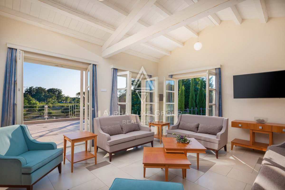 Istra, Svetvinčenat: Elegantna vila z bazenom in vrtom