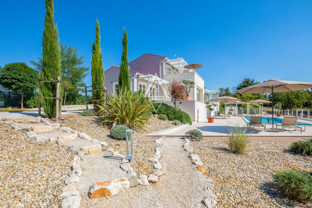 Istra, Svetvinčenat: Elegantna vila z bazenom in vrtom