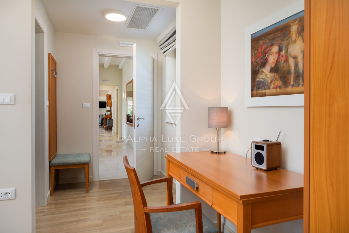 Istra, Svetvinčenat: Elegantna vila z bazenom in vrtom