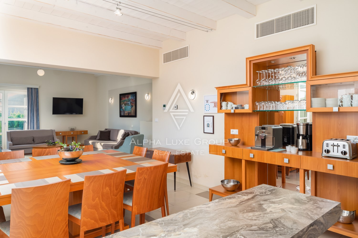 Istra, Svetvinčenat: Elegantna vila z bazenom in vrtom