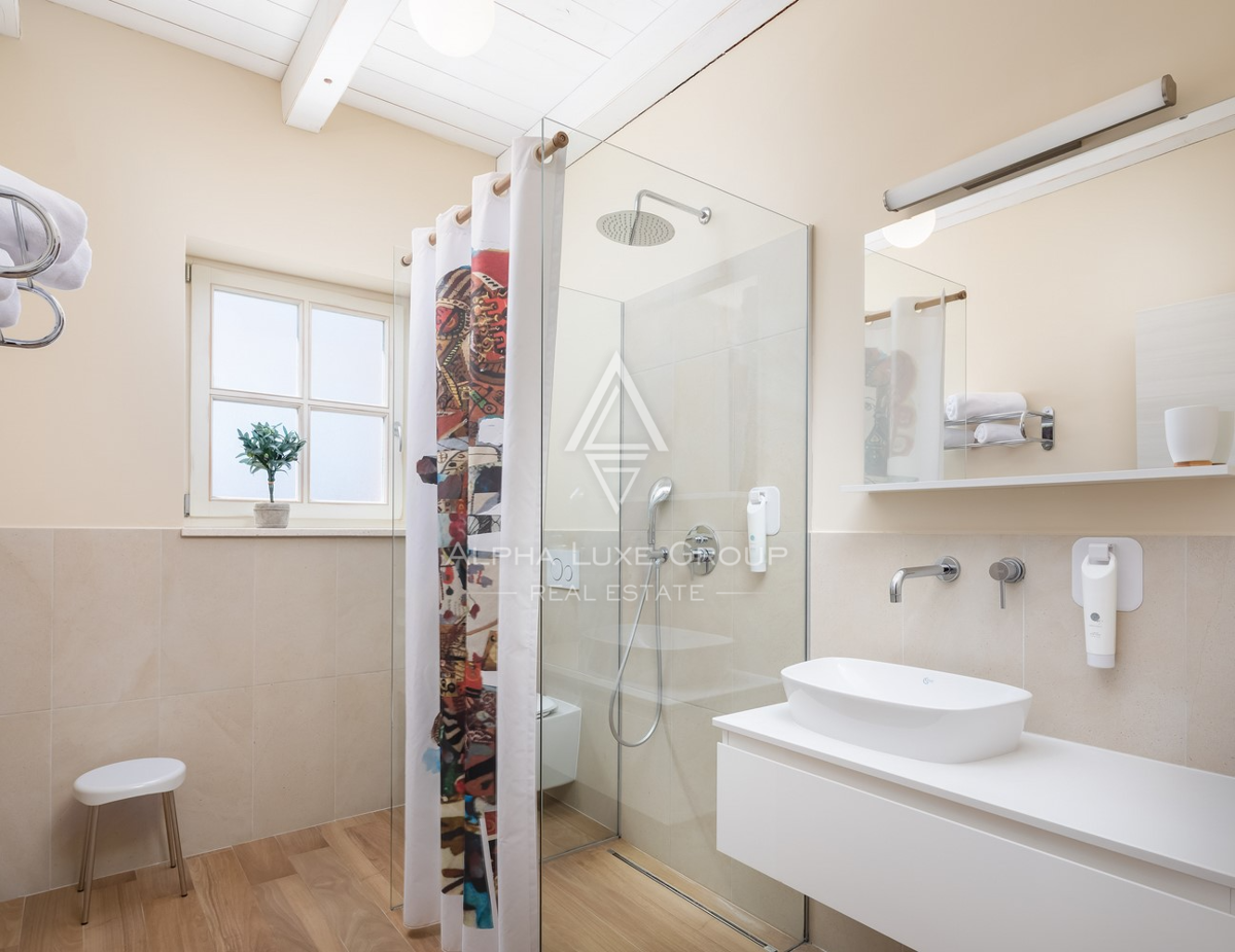 Istra, Svetvinčenat: Elegantna vila z bazenom in vrtom