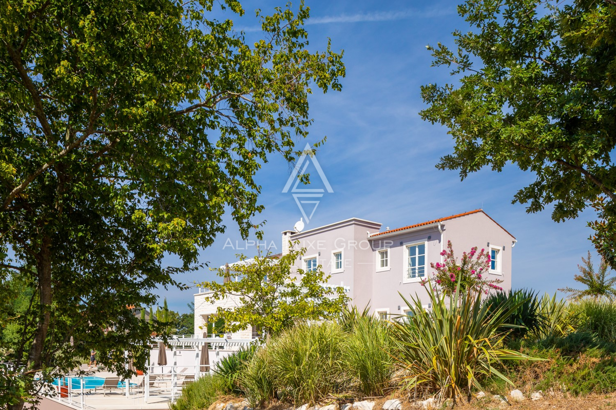 Istra, Svetvinčenat: Elegantna vila z bazenom in vrtom