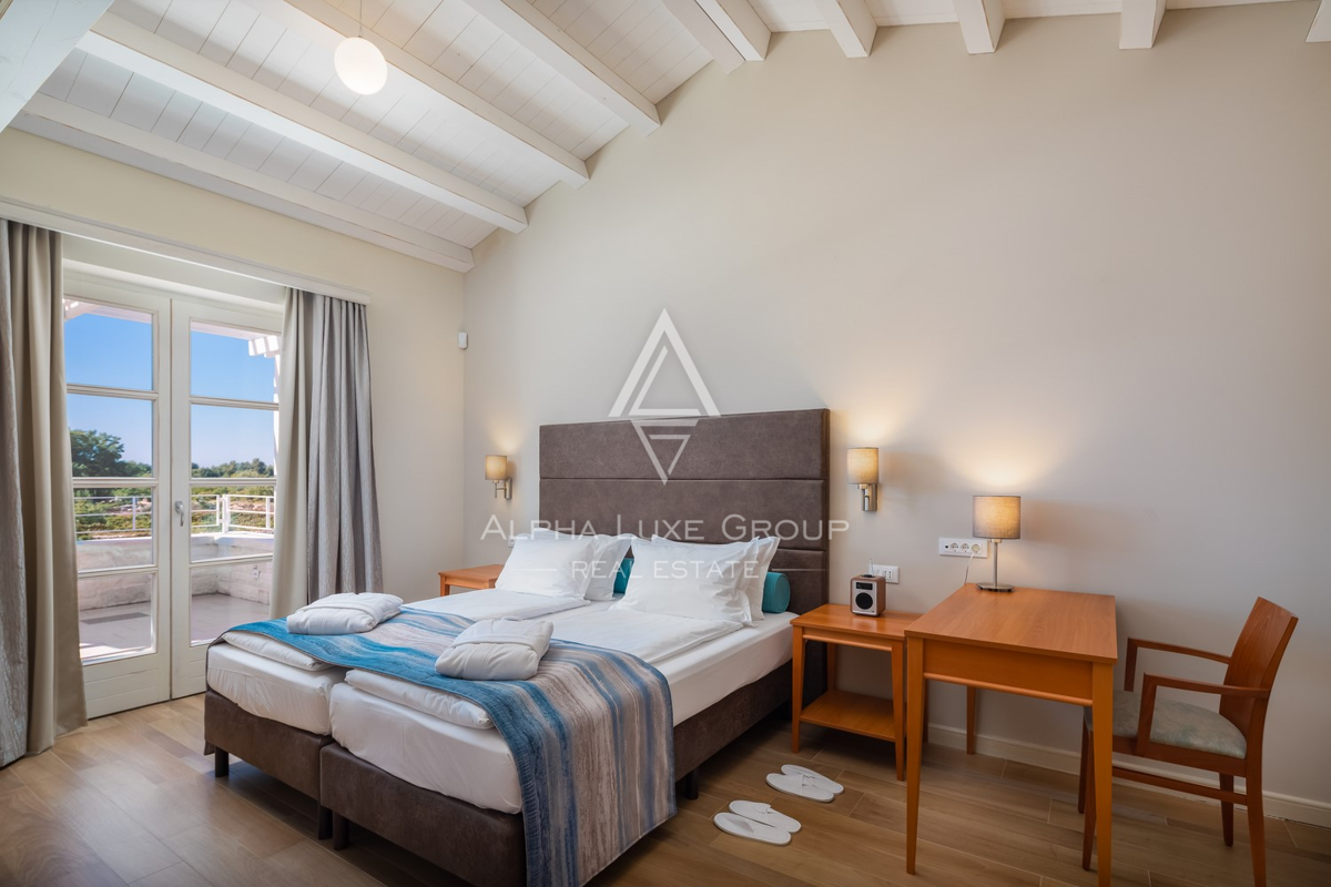 Istra, Svetvinčenat: Elegantna vila z bazenom in vrtom