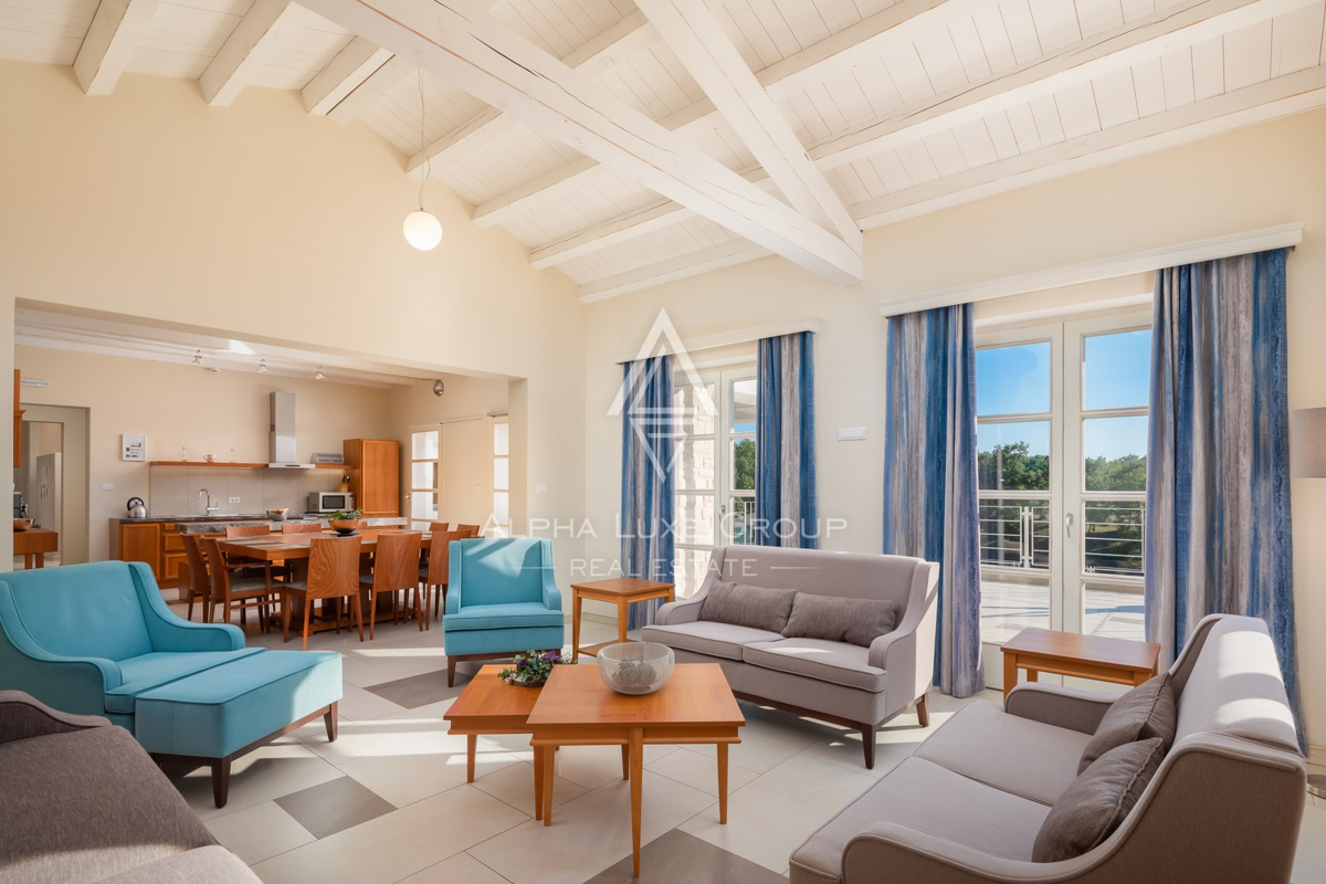 Istra, Svetvinčenat: Elegantna vila z bazenom in vrtom