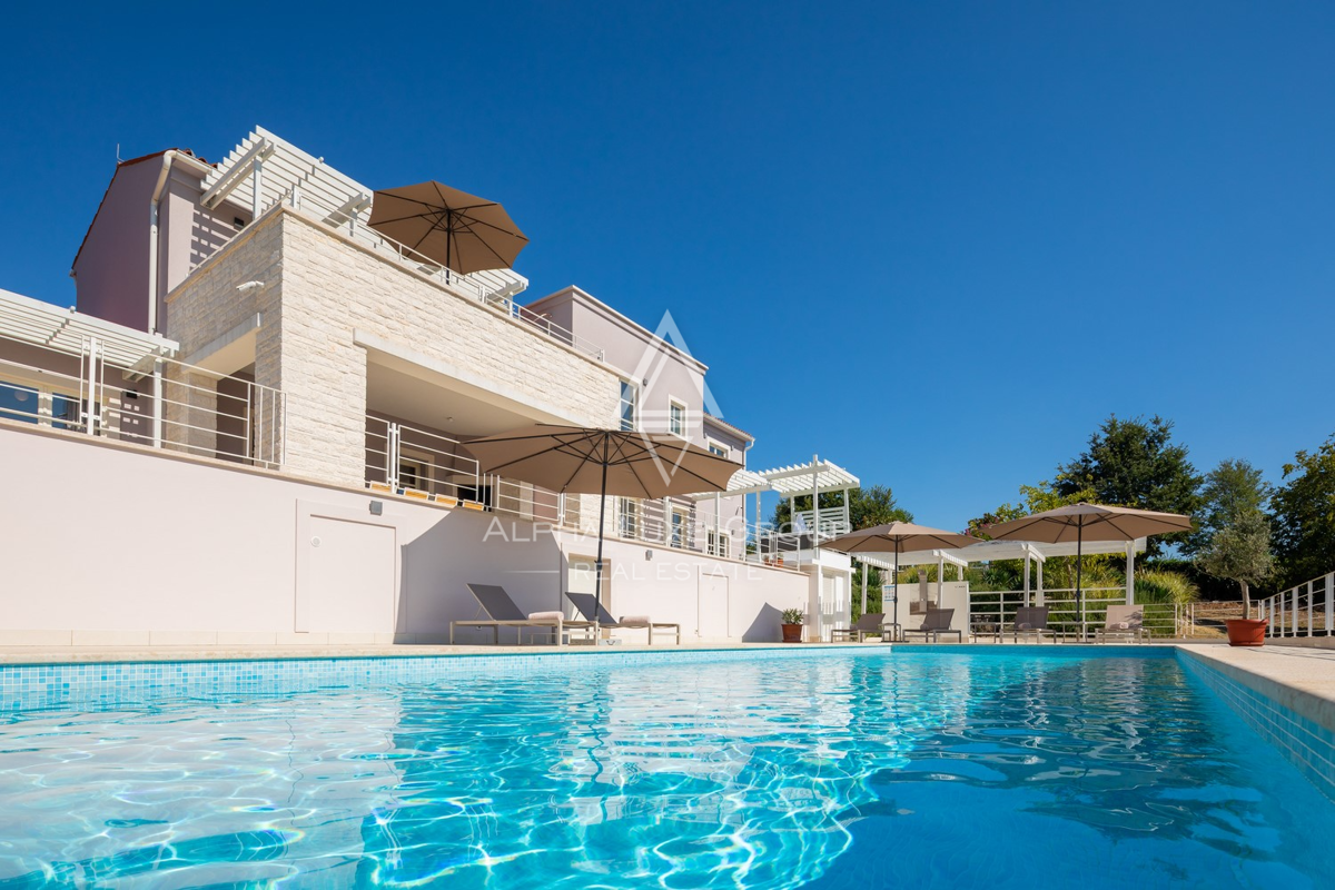 Istra, Svetvinčenat: Elegantna vila z bazenom in vrtom